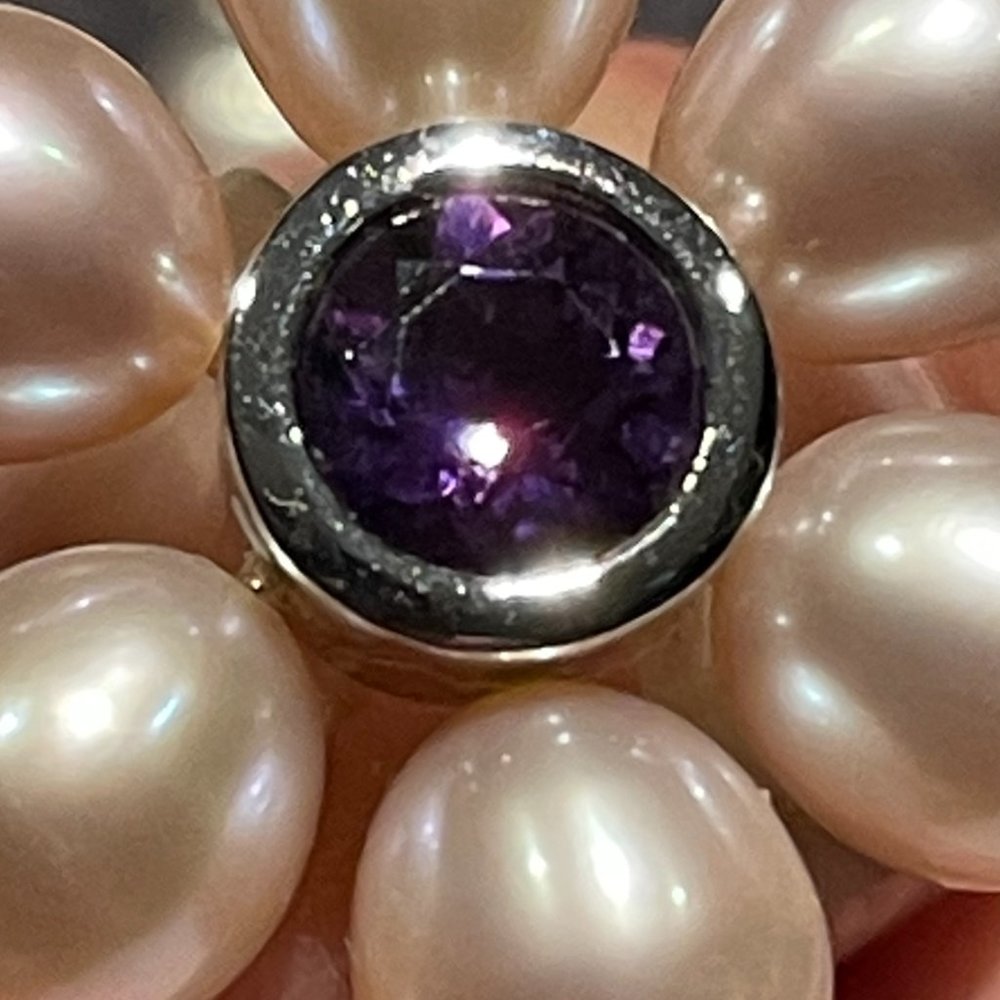 Tiffany & Co. Iredesse rosette pearl and amethyst earrings - Picture 6 of 12